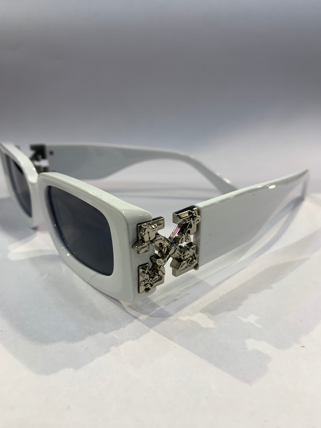 FFO white Frame Black Shade Unisex Sunglasss OD 98194 C8 58 17 142