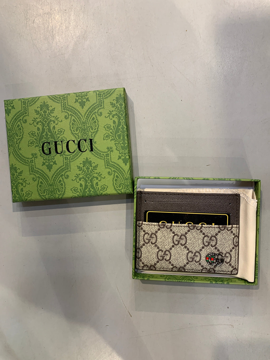 CUG GUC GG Logo Italian Leather Imported Unisex Cardholder 990435