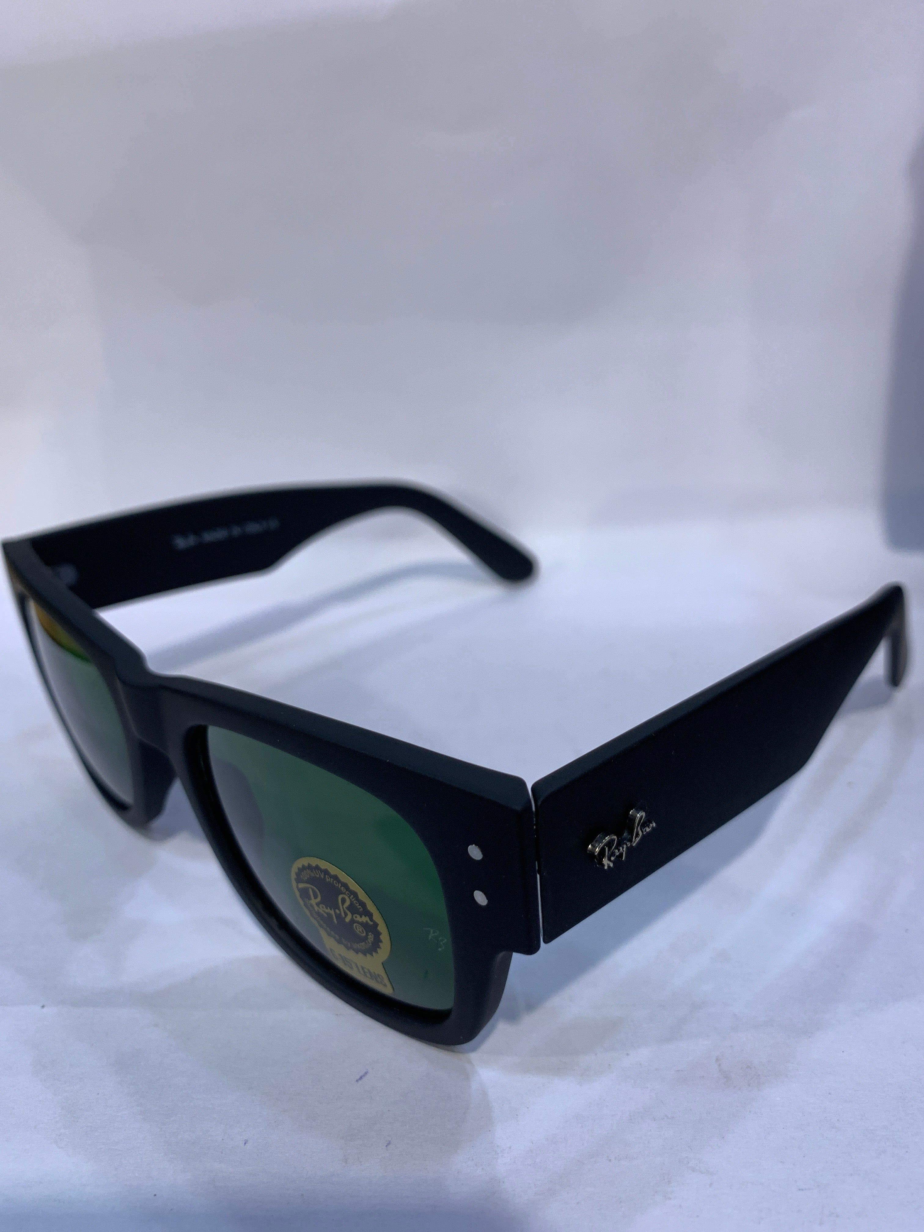 YAR Black Frame Green Shade Unisex Sunglasss RB0840 56 19 138