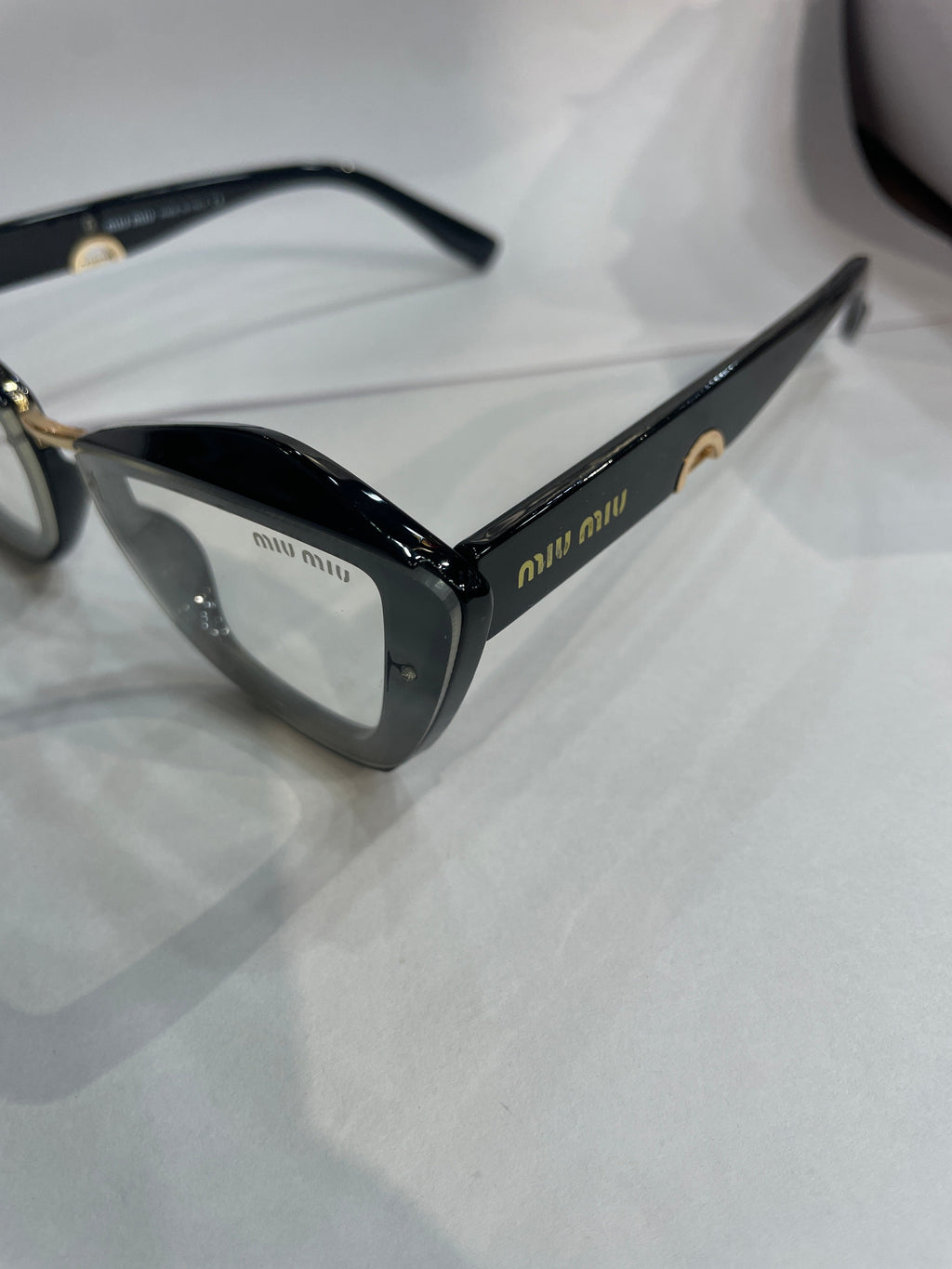 UIM MIU Black Frame Trancy Shade Sunglasses 8820 64 15 143