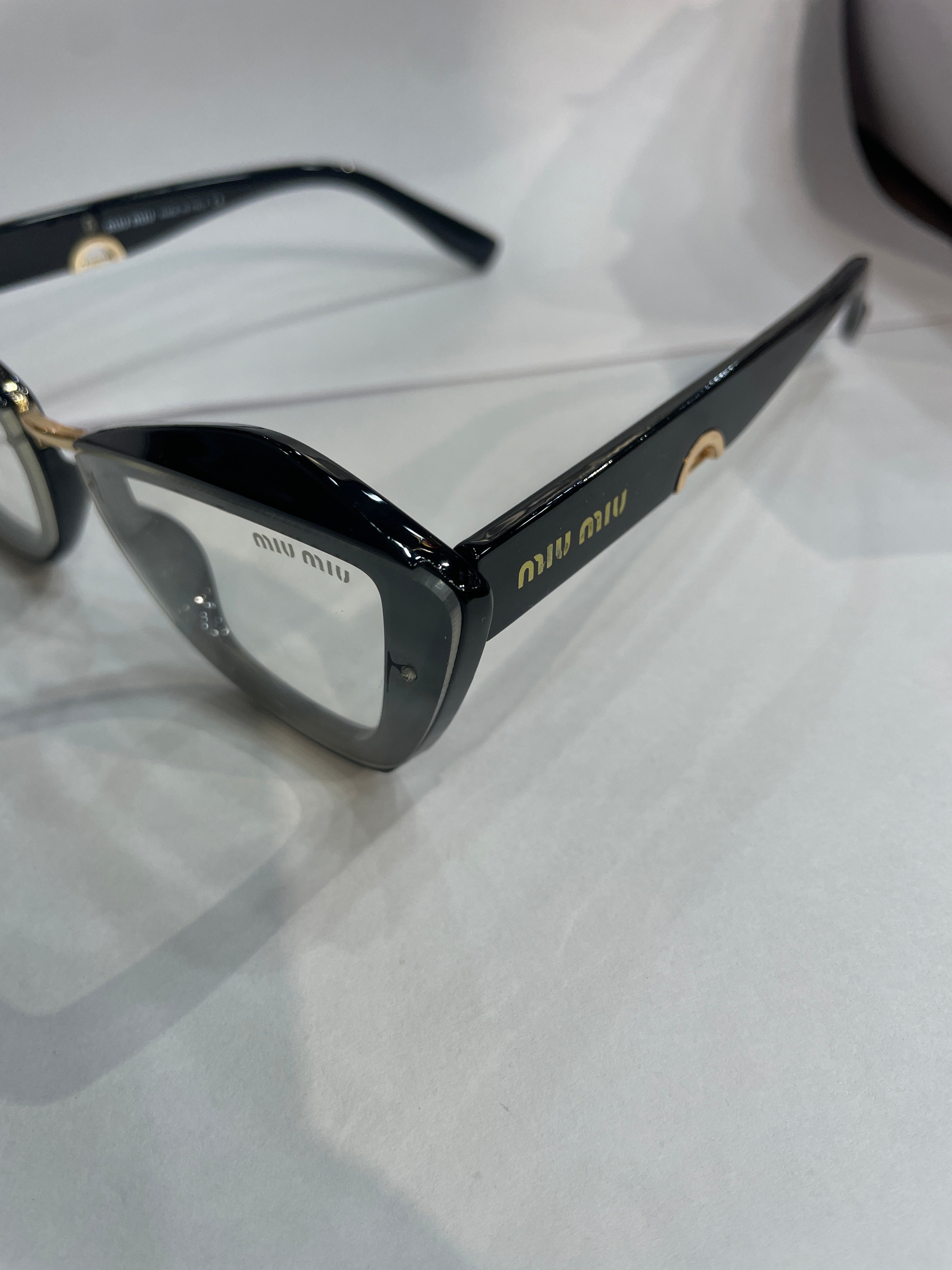 UIM MIU Black Frame Trancy Shade Sunglasses 8820 64 15 143