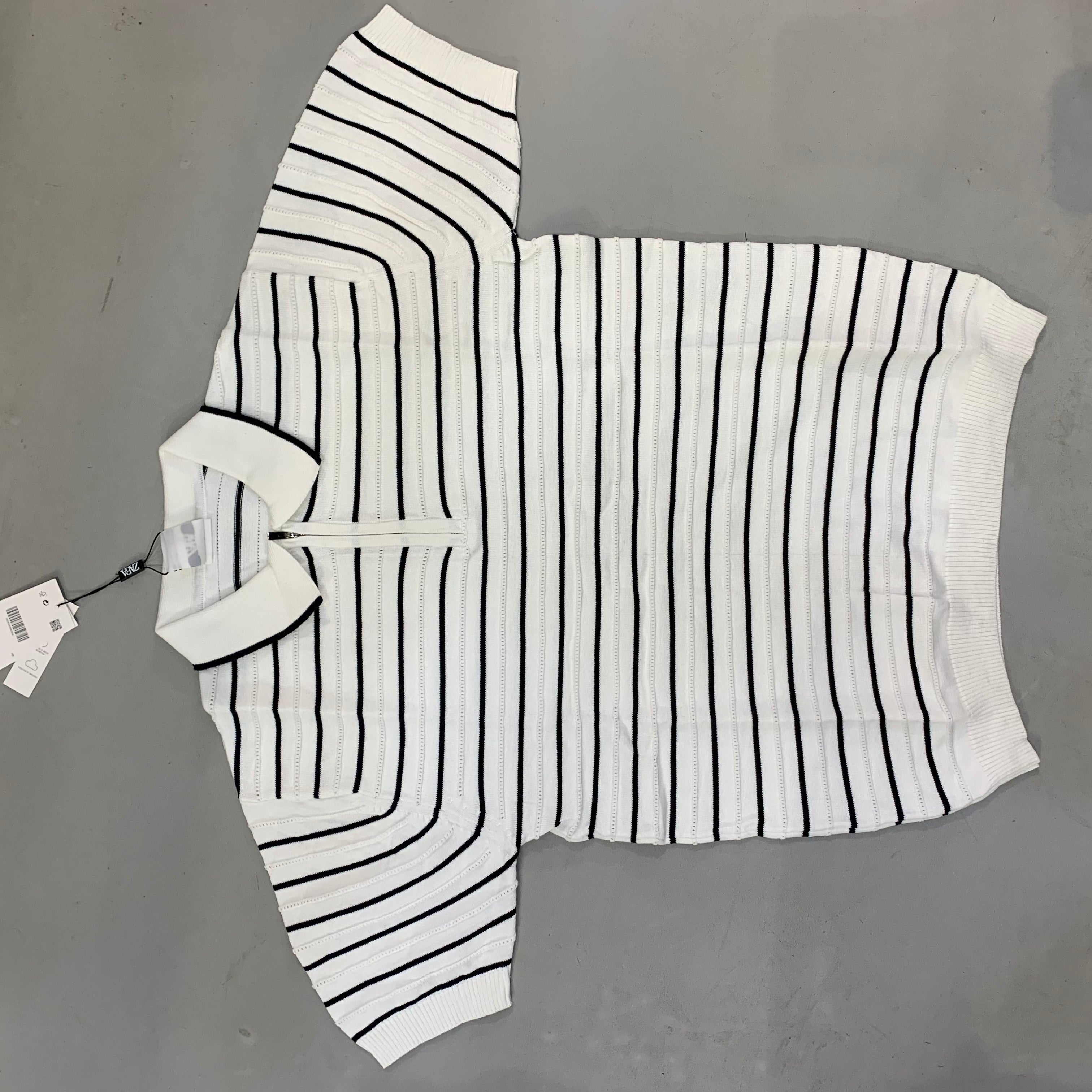 RAZ ZAR Knitting White Colour Black Line Collar Men’s Tshirt 01