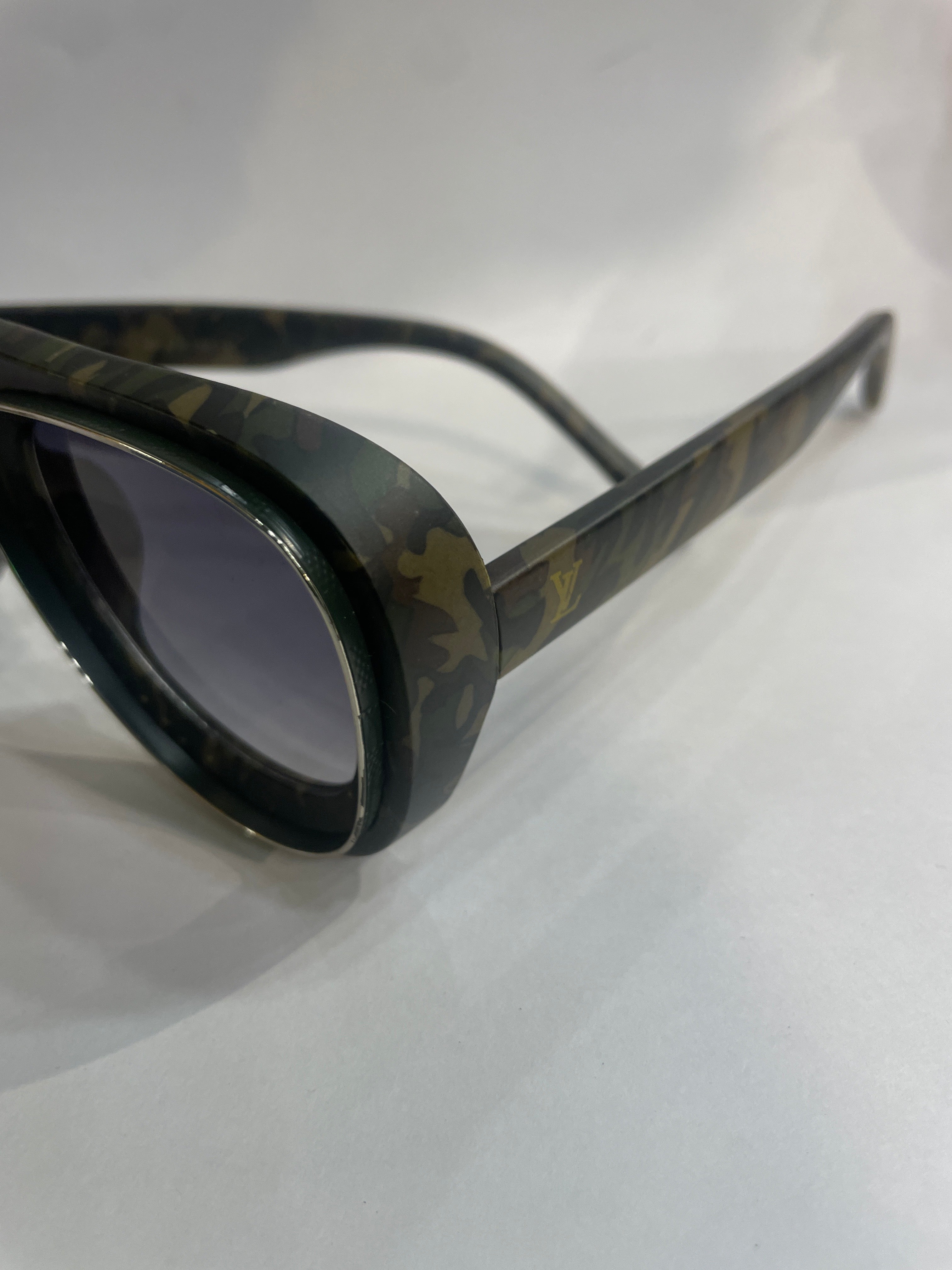 UOL VL Military Frame Black  Shade Unisex Premium Quality Sunglass ZS98206 56 18 145