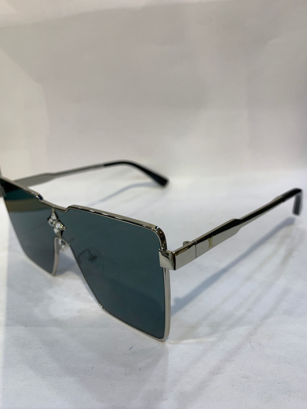 UOL Silver Frame Green Shade Unisex Sunglasss 2A621 56 15 139